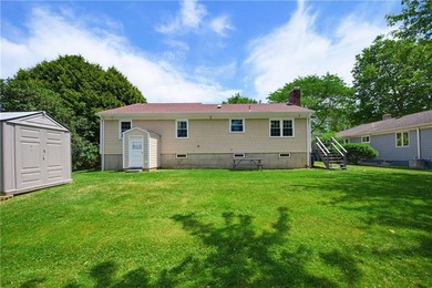 Beautifully maintained single level offering 3 bedrooms, 3 full - photo 46