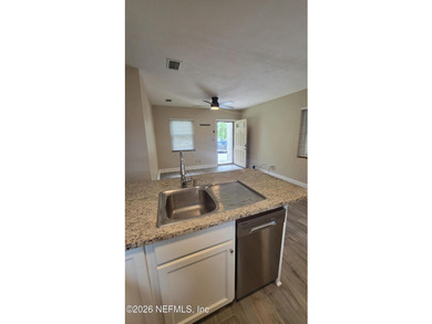 Affordable Florida living at its best! This mint-condition - photo 8