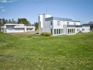 Ilwaco 3,600 sq ft custom house & garage, city water & sewer - photo 1