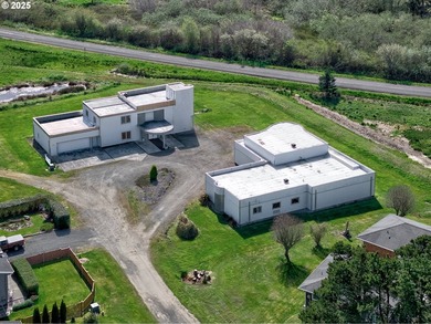 Ilwaco 3,600 sq ft custom house & garage, city water & sewer - photo 3