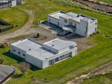 Ilwaco 3,600 sq ft custom house & garage, city water & sewer - photo 4