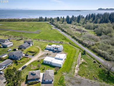 Ilwaco 3,600 sq ft custom house & garage, city water & sewer - photo 5