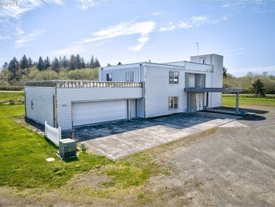 Ilwaco 3,600 sq ft custom house & garage, city water & sewer - photo 8