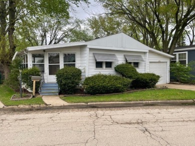 Lake Home For Sale in Elgin, Illinois