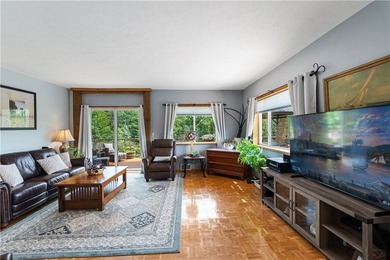 Welcome to this exceptional second-owner custom chalet-style - photo 11