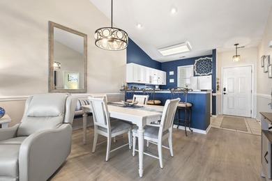Look at this beautifully furnished 2 bedroom, 2 bath condo - photo 11
