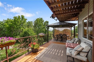 Welcome to this exceptional second-owner custom chalet-style - photo 13