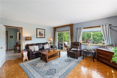 Welcome to this exceptional second-owner custom chalet-style - photo 14