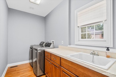 Absolutely beautiful brick front home located in one of Elgin's - photo 15