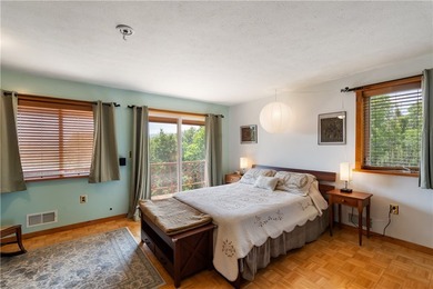 Welcome to this exceptional second-owner custom chalet-style - photo 19