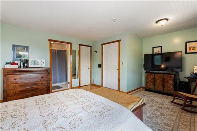 Welcome to this exceptional second-owner custom chalet-style - photo 21