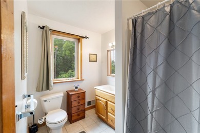 Welcome to this exceptional second-owner custom chalet-style - photo 22