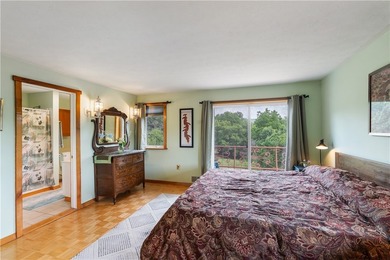 Welcome to this exceptional second-owner custom chalet-style - photo 24