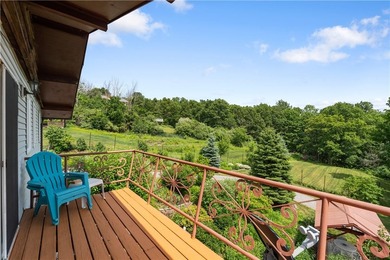 Welcome to this exceptional second-owner custom chalet-style - photo 25
