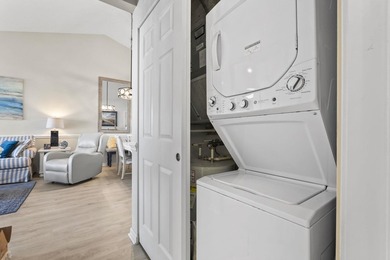 Look at this beautifully furnished 2 bedroom, 2 bath condo - photo 33