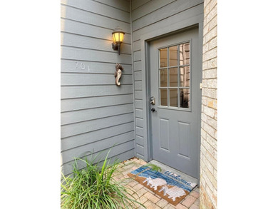 Spacious ground-floor 2-bedroom, 2.5-bath corner unit with a - photo 2