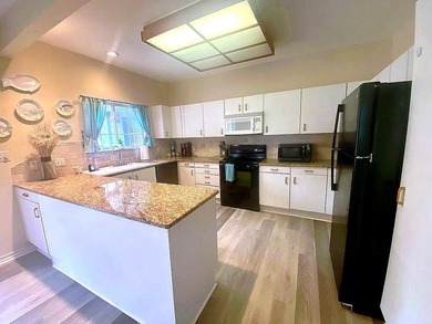 Spacious ground-floor 2-bedroom, 2.5-bath corner unit with a - photo 6