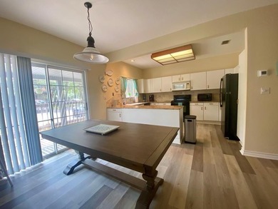 Spacious ground-floor 2-bedroom, 2.5-bath corner unit with a - photo 7