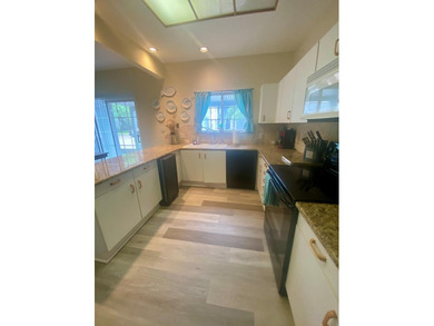 Spacious ground-floor 2-bedroom, 2.5-bath corner unit with a - photo 8
