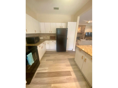 Spacious ground-floor 2-bedroom, 2.5-bath corner unit with a - photo 9
