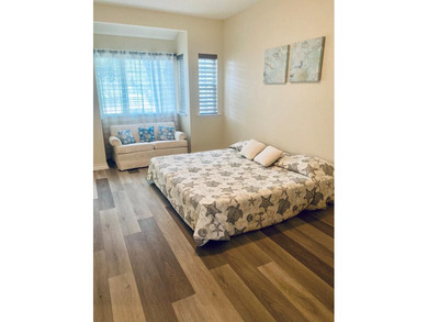 Spacious ground-floor 2-bedroom, 2.5-bath corner unit with a - photo 10