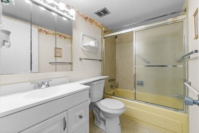 Prime 2-bedroom, 2-full-bath condo in Century Village, a - photo 10