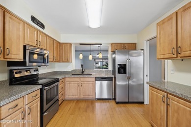 AMAZING OPPORTUNITY!!! Spacious 4 bedroom, 3 bathroom townhome - photo 3