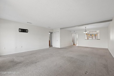 AMAZING OPPORTUNITY!!! Spacious 4 bedroom, 3 bathroom townhome - photo 8