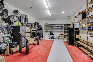 Discover the potential of a freestanding commercial building - photo 12