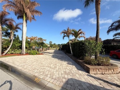 Exceptional oversized 3,514 sq ft lot offering over 70 feet of - photo 2