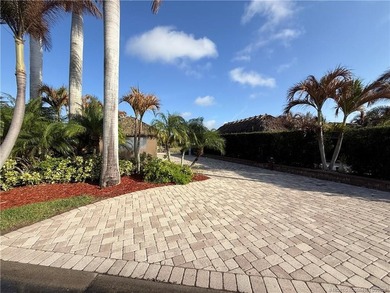 Exceptional oversized 3,514 sq ft lot offering over 70 feet of - photo 3