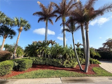 Exceptional oversized 3,514 sq ft lot offering over 70 feet of - photo 4