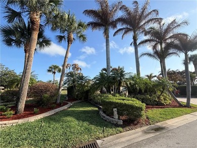 Exceptional oversized 3,514 sq ft lot offering over 70 feet of - photo 5