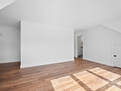 Welcome Home to Style, Comfort, and Location! This stunning - photo 22