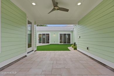The Palm Beach I floor plan offers 3 bedrooms, 3 full baths, and - photo 22