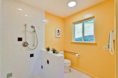 A true hidden gem built in 2005, this turnkey home combines - photo 30