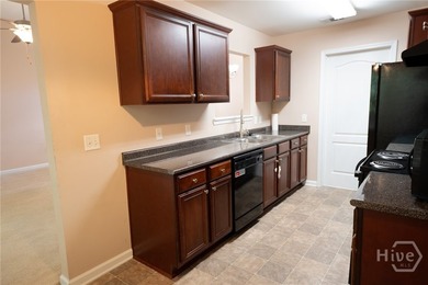 Beautifully maintained 3-bedroom, 2-bath home ideally located - photo 6