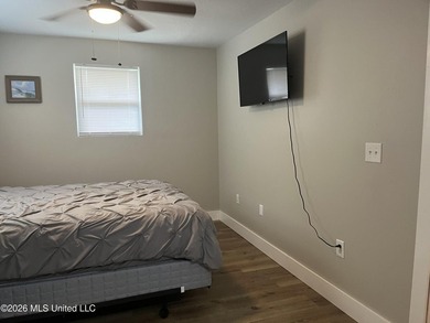 Bring your jet skis, kayaks, boats! Remodeled 2 bedroom/2 full - photo 9