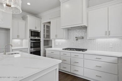 Welcome to luxury living in the sought-after Southampton Garden - photo 5