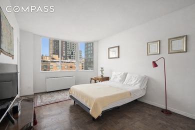 One of a Kind! Perched on a high floor at the prestigious Asten - photo 8