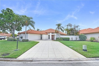 (private lake, pond, coastal) Home For Sale in Palm City Florida