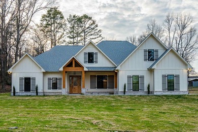 Brand new construction on 1.53 acres with Lake Hamilton access - photo 1