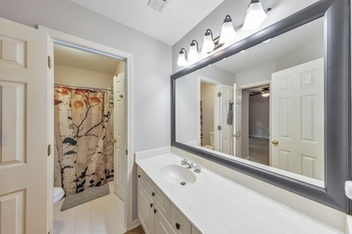 Welcome home to this beautifully maintained 5 bedroom, 3.5 - photo 32