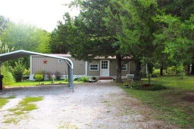 Mark Twain Lake Home For Sale in Stoutsville Missouri