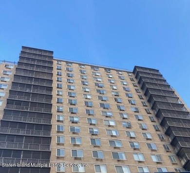 This bright & sunny 1 bedroom Co-Op is in a luxury building w/ - photo 2