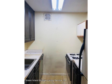 This bright & sunny 1 bedroom Co-Op is in a luxury building w/ - photo 5