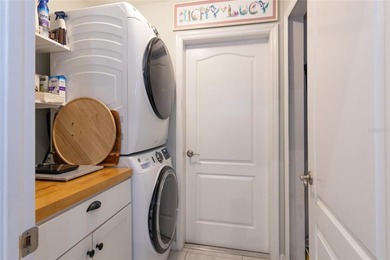 Welcome to this stunning 3-bedroom, 2-full-bath pool home - photo 22