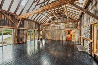 Architectural Masterpiece in Water Mill Step into a - photo 22