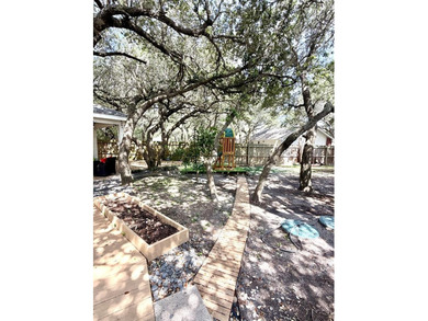 Beautiful 4 Bedroom, 2 bath home with exceptional outdoor living - photo 25