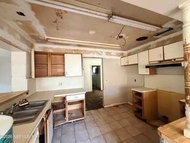 Opportunity awaits! This 1,644-square-foot concrete block home - photo 5